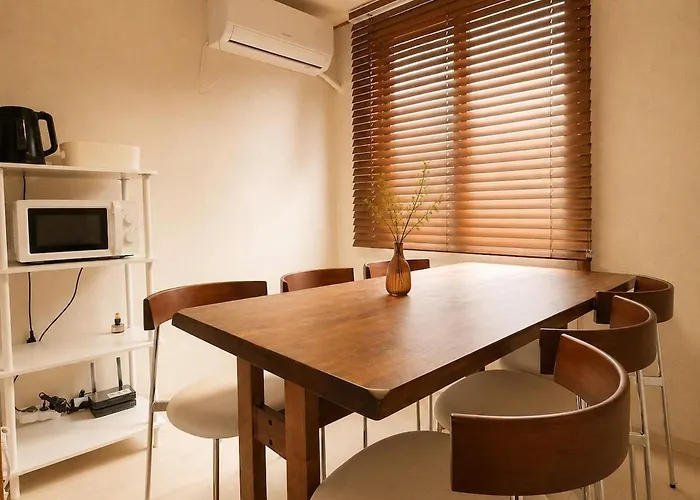 10-minute Walk From Station Korean-style, Two-story Family In A Traditional House For Families Of 6 Busan