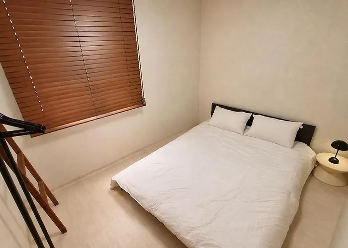 10-minute Walk From Station Korean-style, Two-story Family In A Traditional House For Families Of 6 * Busan
