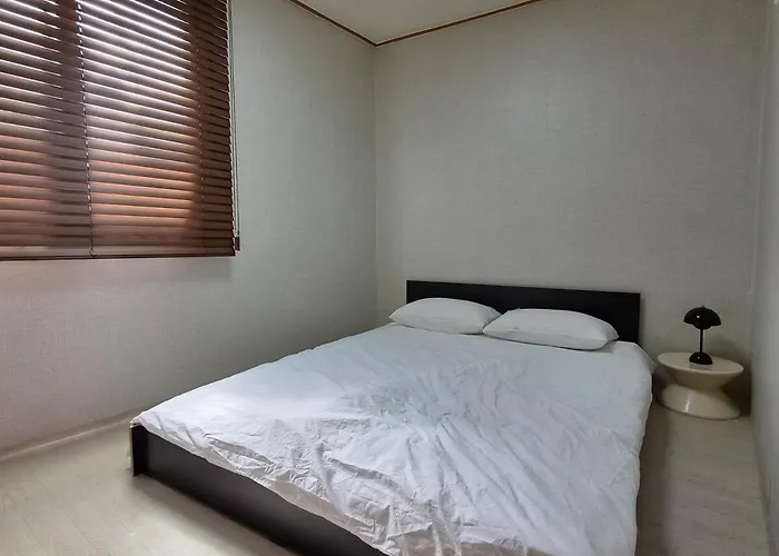 10-minute Walk From Station Korean-style, Two-story Family In A Traditional House For Families Of 6 *