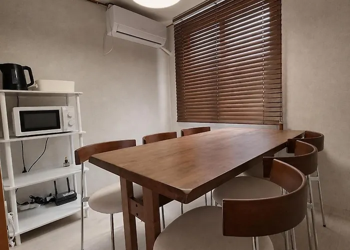 10-minute Walk From Station Korean-style, Two-story Family In A Traditional House For Families Of 6 *