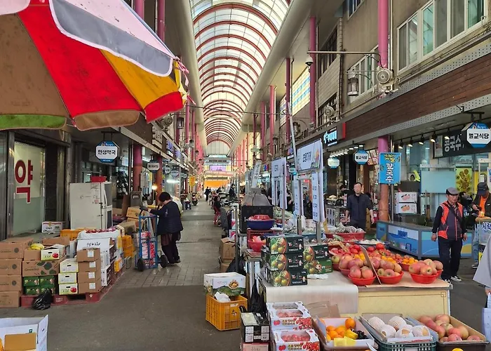 10-minute Walk From Station Korean-style, Two-story Family In A Traditional House For Families Of 6 * Busan